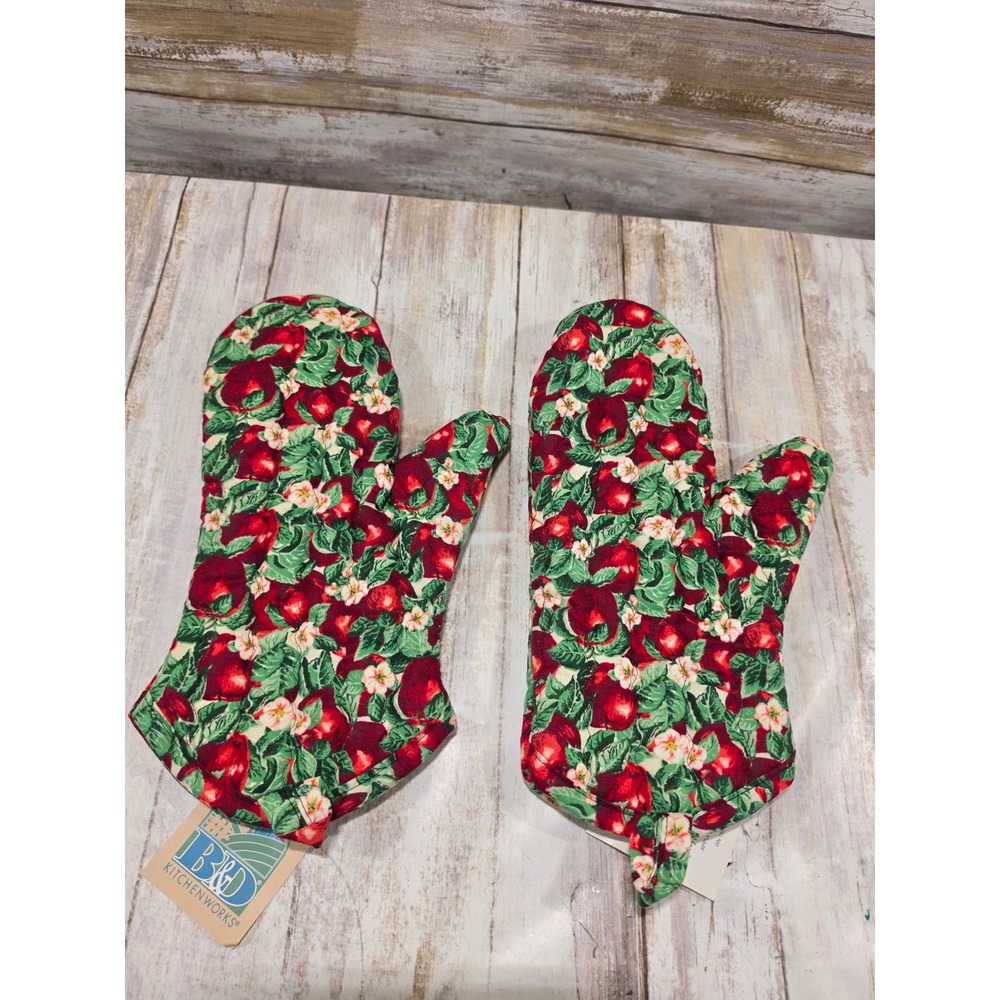 B&D Kitchenworks Apple Crisp Quilted Oven Mitts Set of 2 Red Floral Fruit Print - Picture 4 of 4